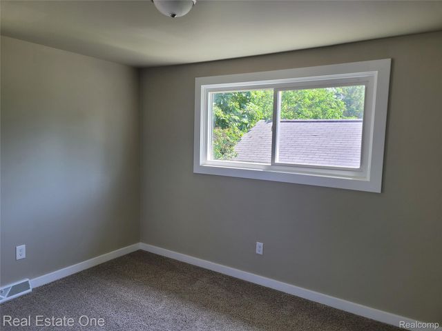 4212 Halkirk Drive, Waterford Charter Township, MI 48329