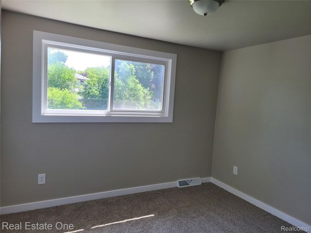 4212 Halkirk Drive, Waterford Charter Township, MI 48329