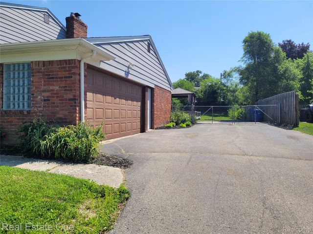 4212 Halkirk Drive, Waterford Charter Township, MI 48329