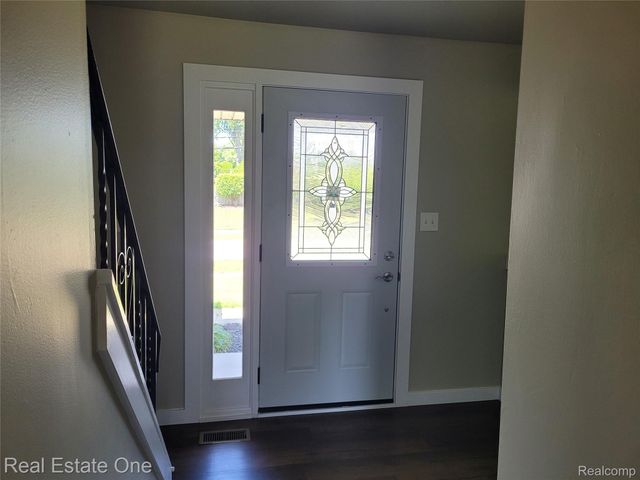 4212 Halkirk Drive, Waterford Charter Township, MI 48329