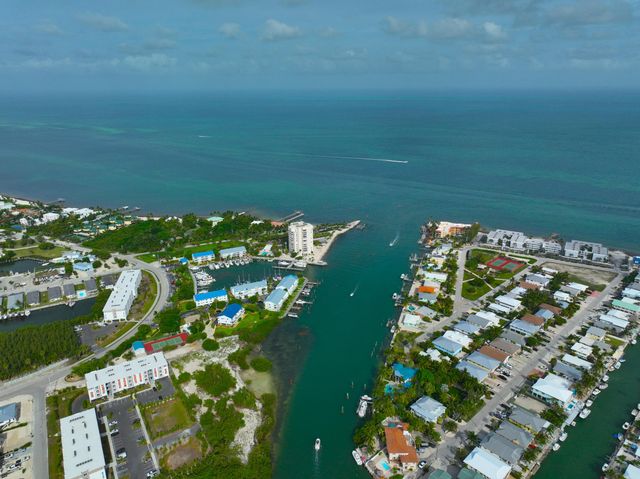 95 Coco Plum Dr Apt 2D, Marathon, FL 33050