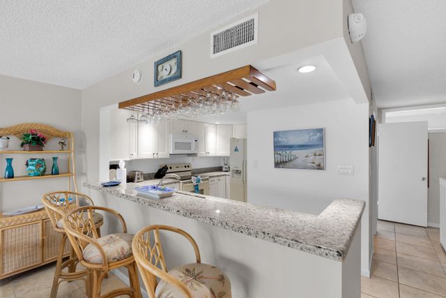 95 Coco Plum Dr Apt 2D, Marathon, FL 33050