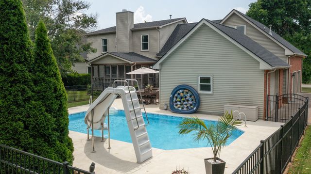 508 Redstone Dr, Gallatin, TN 37066
