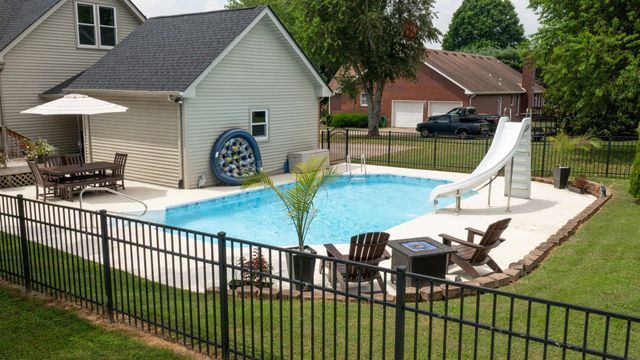 508 Redstone Dr, Gallatin, TN 37066