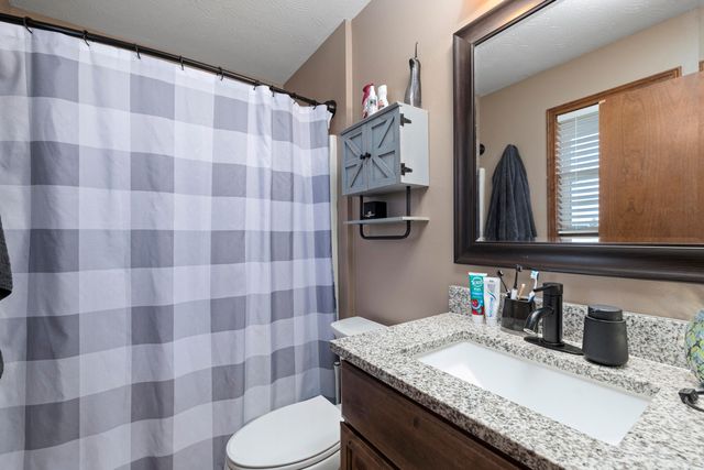 2720 W Cover Drive, Ozark, MO 65721