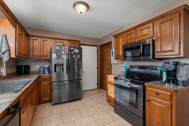 2720 W Cover Drive, Ozark, MO 65721