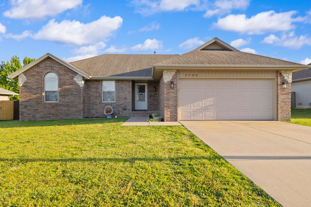 2720 W Cover Drive, Ozark, MO 65721
