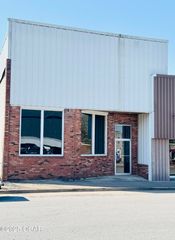 125 W Spring Street, Neosho, MO 64850