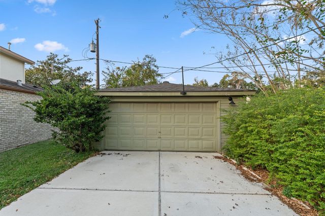 5642 Dumfries Drive, Houston, TX 77096