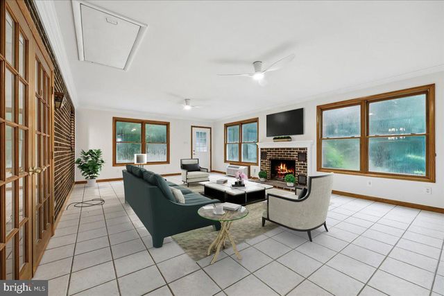 2404 BRADDOCK RD, Mount Airy, MD 21771