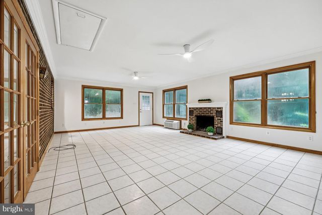 2404 BRADDOCK RD, Mount Airy, MD 21771
