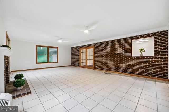 2404 BRADDOCK RD, Mount Airy, MD 21771