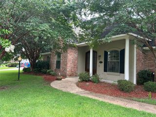 423 Hidden Oaks Circle, Shreveport, LA 71106