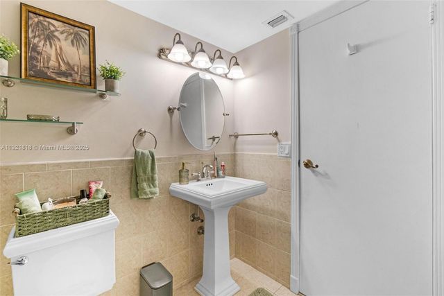 3210 SE 10th St 4D, Pompano Beach, FL 33062