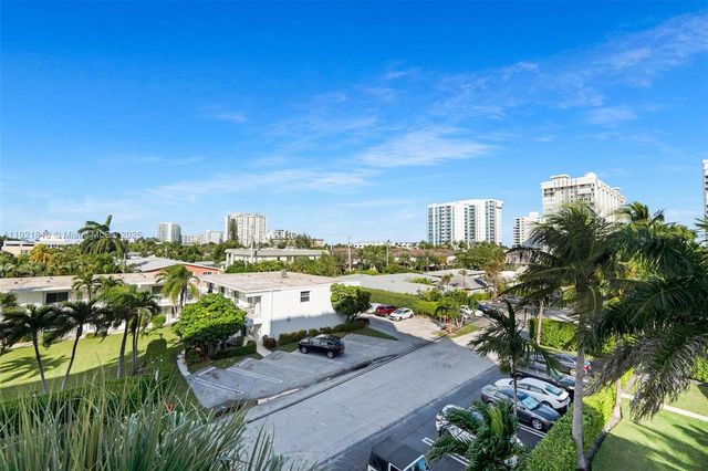 3210 SE 10th St 4D, Pompano Beach, FL 33062