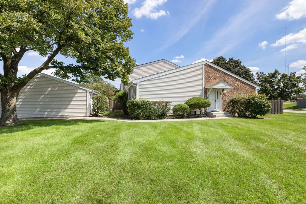 337 E Roland Drive, Glendale Heights, IL 60139 — photo 2