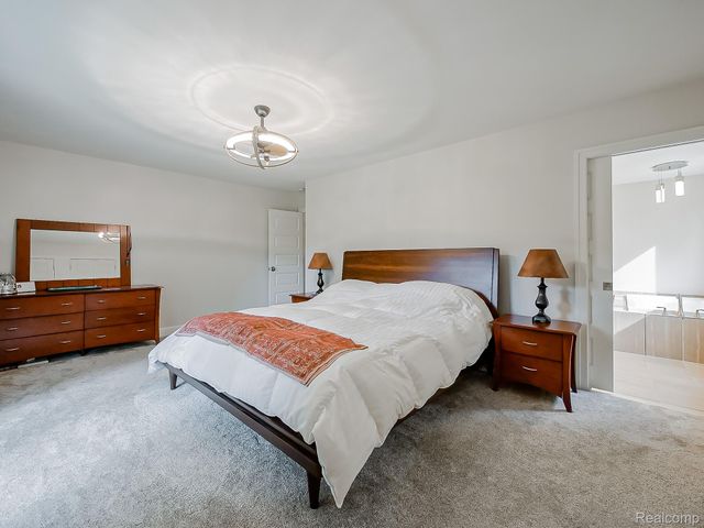 1021 Dowling Road, Bloomfield Charter Township, MI 48304