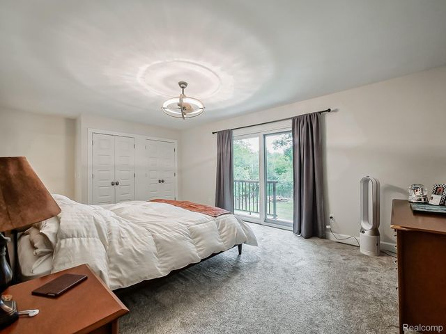 1021 Dowling Road, Bloomfield Charter Township, MI 48304