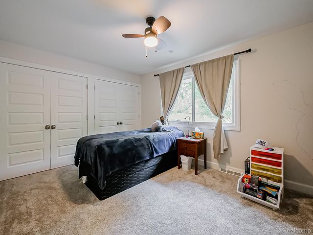 1021 Dowling Road, Bloomfield Charter Township, MI 48304