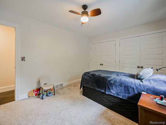 1021 Dowling Road, Bloomfield Charter Township, MI 48304