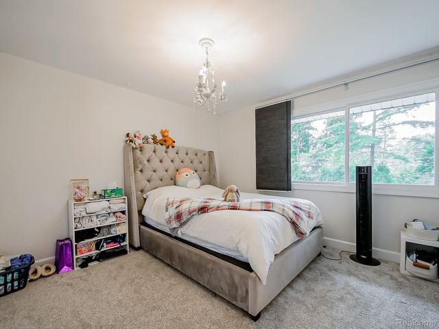 1021 Dowling Road, Bloomfield Charter Township, MI 48304