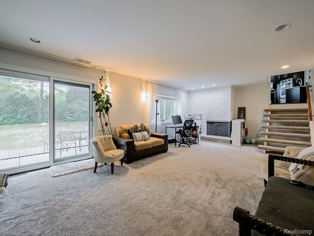 1021 Dowling Road, Bloomfield Charter Township, MI 48304
