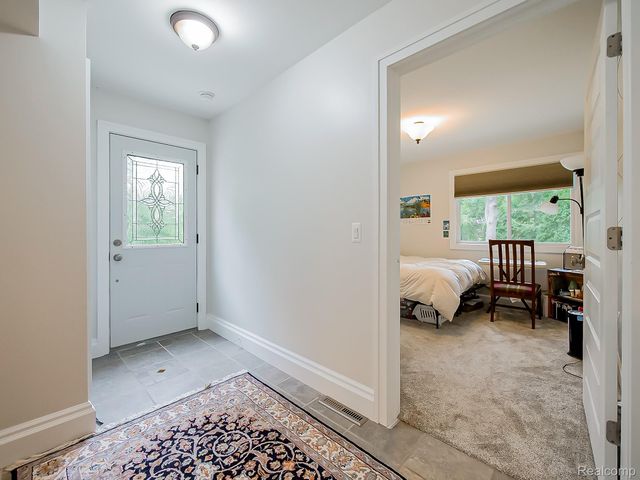 1021 Dowling Road, Bloomfield Charter Township, MI 48304
