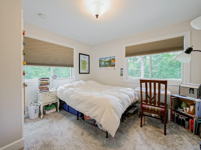 1021 Dowling Road, Bloomfield Charter Township, MI 48304