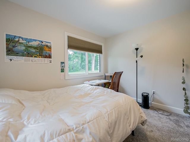 1021 Dowling Road, Bloomfield Charter Township, MI 48304