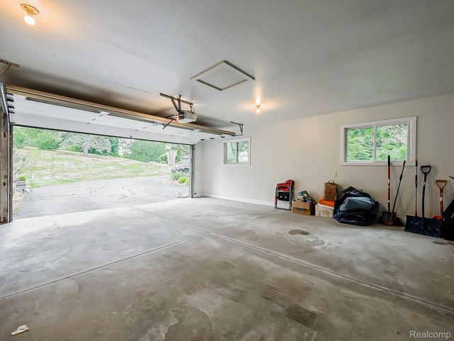 1021 Dowling Road, Bloomfield Charter Township, MI 48304
