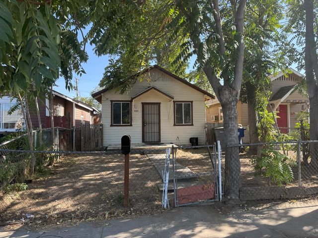 2222 E White Avenue, Fresno, CA 93701