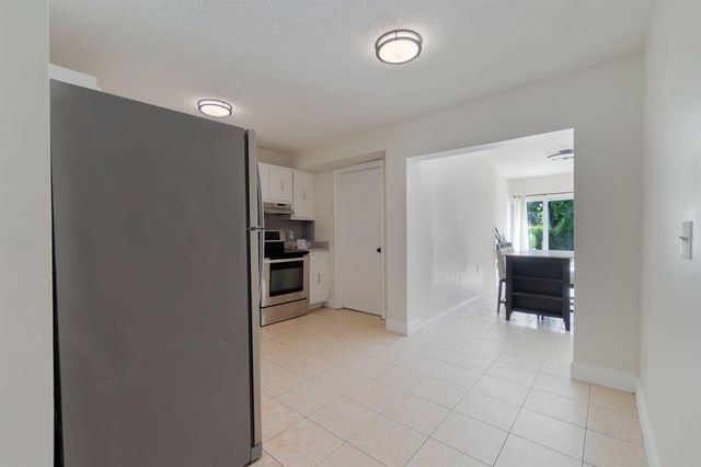 799 Ilene Road E, West Palm Beach, FL 33415