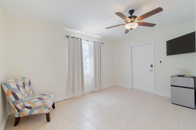 799 Ilene Road E, West Palm Beach, FL 33415