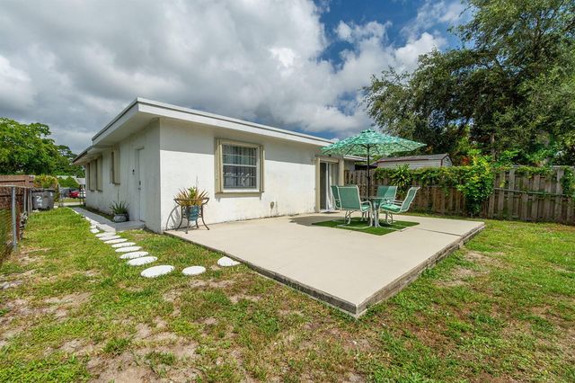 799 Ilene Road E, West Palm Beach, FL 33415