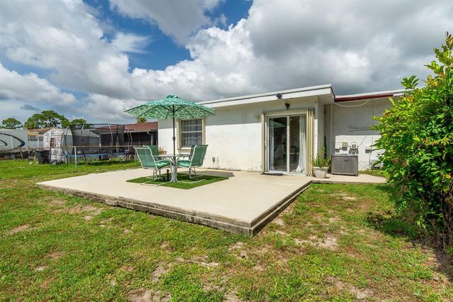 799 Ilene Road E, West Palm Beach, FL 33415