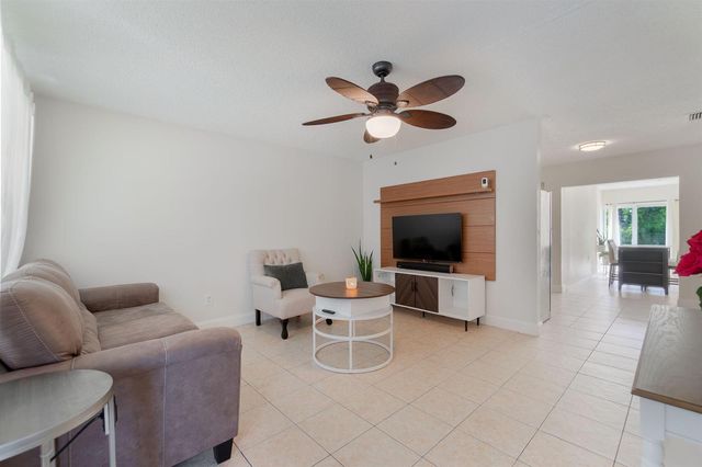 799 Ilene Road E, West Palm Beach, FL 33415
