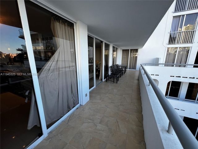 19707 Turnberry Way 4L, Aventura, FL 33180