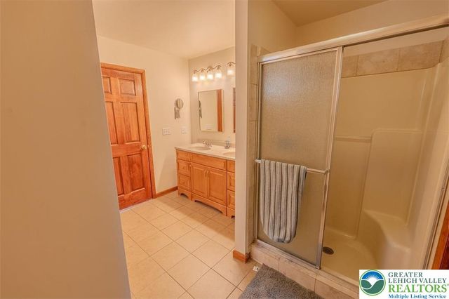 2510 Rising Hill Drive, Chestnuthill Twp, PA 18353