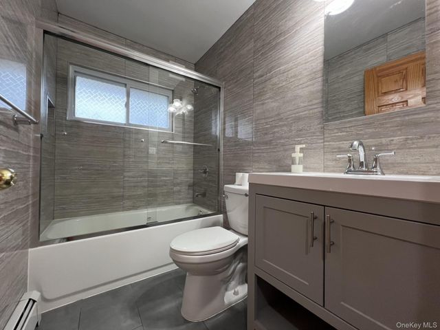 7 Hope Lane, Hicksville, NY 11801