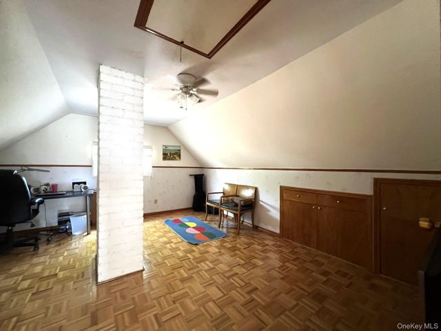 7 Hope Lane, Hicksville, NY 11801