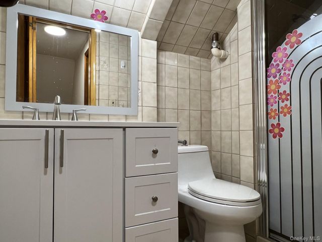 7 Hope Lane, Hicksville, NY 11801