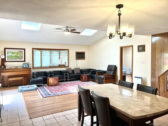 7 Hope Lane, Hicksville, NY 11801