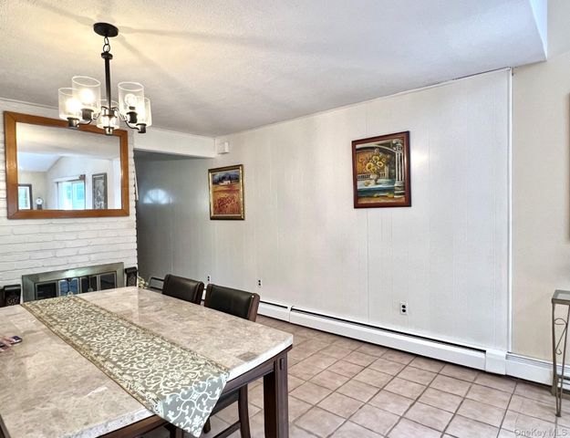 7 Hope Lane, Hicksville, NY 11801