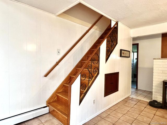 7 Hope Lane, Hicksville, NY 11801