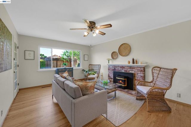 38573 Farwell Dr, Fremont, CA 94536