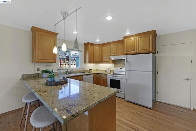 38573 Farwell Dr, Fremont, CA 94536