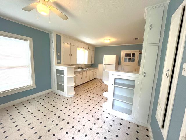 1322 W Bond Street, Denison, TX 75020