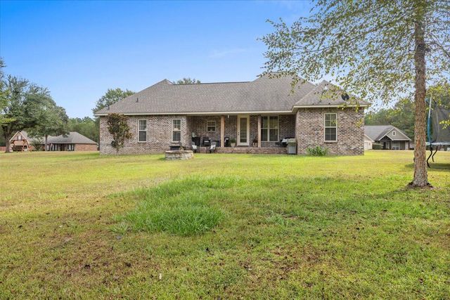 25 W Crockett, Sumrall, MS 39482