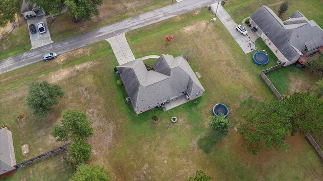 25 W Crockett, Sumrall, MS 39482
