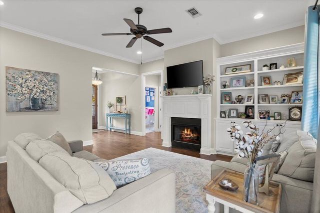 25 W Crockett, Sumrall, MS 39482